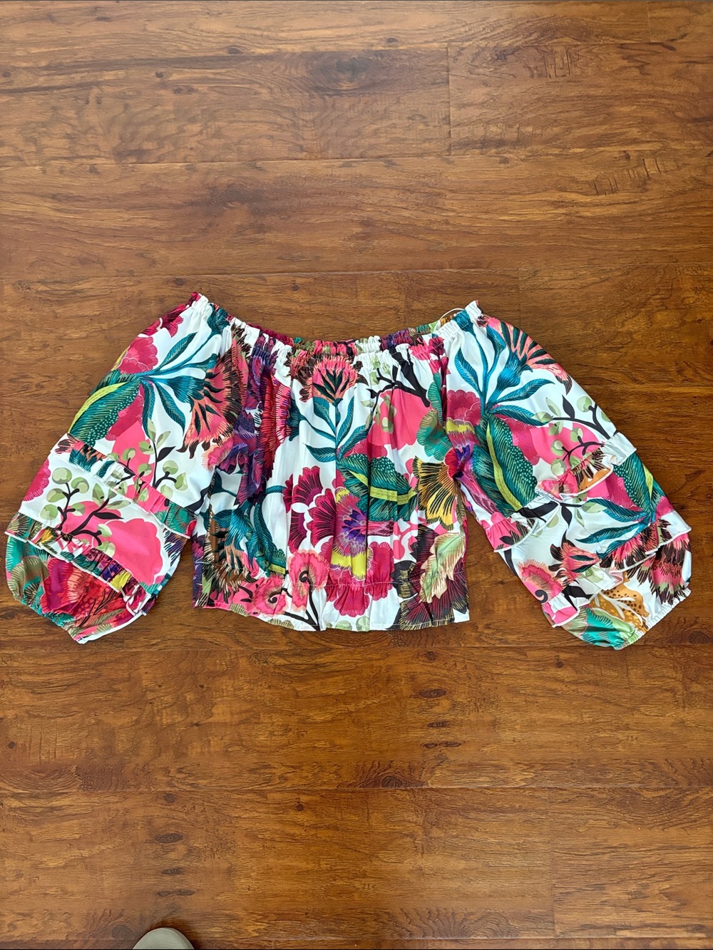 Rachel Zoe Off-Shoulder Floral Crop Top. Size S